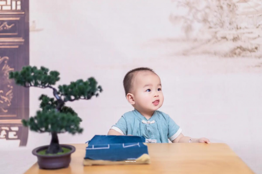 神木满月宝宝放屁臭 神木满月宝宝放屁臭